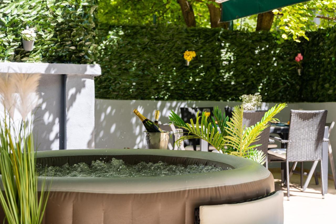 Oasis Luxury Apartment With Terrarce And Jacuzzi Split Exterior photo